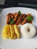 Camarones en sals oriental, papas crocantes y arroz blanco