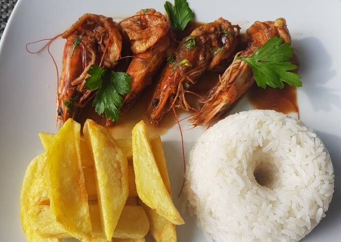 Camarones en sals oriental, papas crocantes y arroz blanco Receta de Gaby  Durango- Cookpad