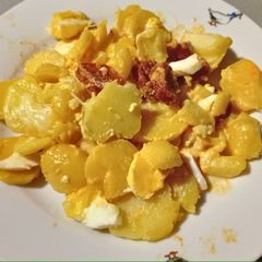 A picture of Francúzske zemiaky/ Potatos with sausage.
