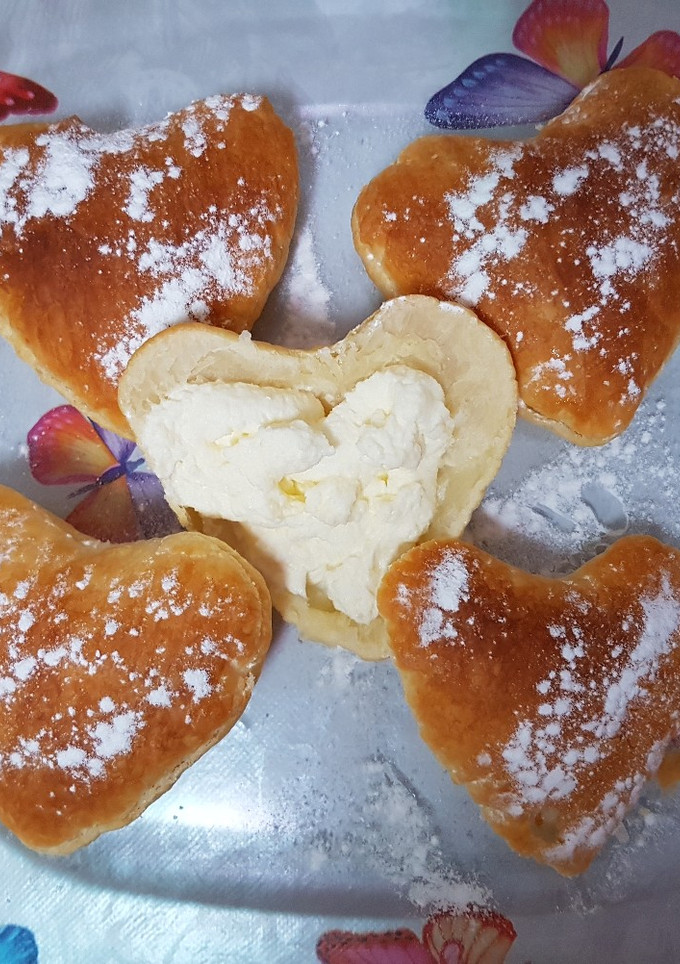Una foto de Hojaldres de nata 😋😋😋😋