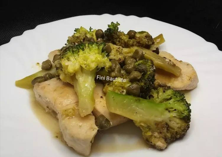 Pechuga de pollo con brócoli en salsa de limón