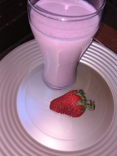 Una foto de Licuado de Frutilla con Leche Condensada