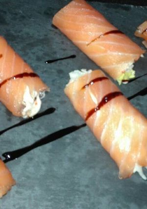 Foto principal de Rollitos de salmón con marisco