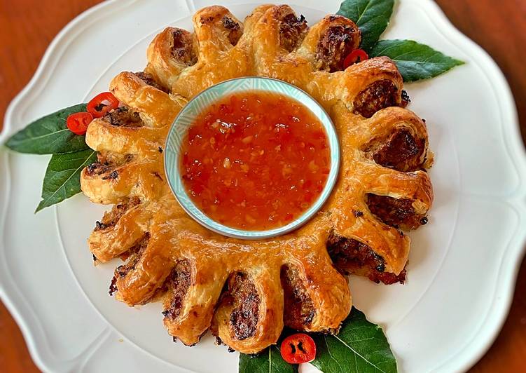 Recipe of Award-winning Thai style Sausage Roll Wreath  Vegan friendly too!