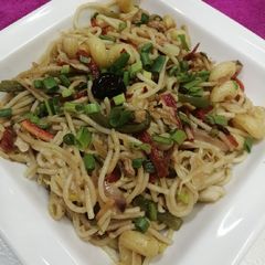A picture of Chowmein.