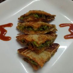 A picture of Green peas shezwan toast sandwich.