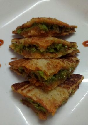 A picture of Green peas shezwan toast sandwich.