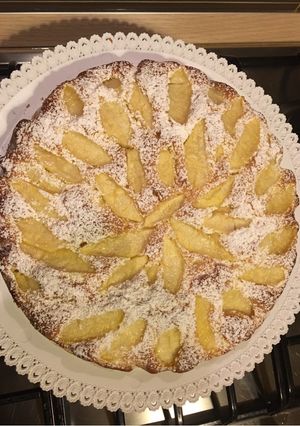 A picture of Vanilla Yogurt and Apple Cake.