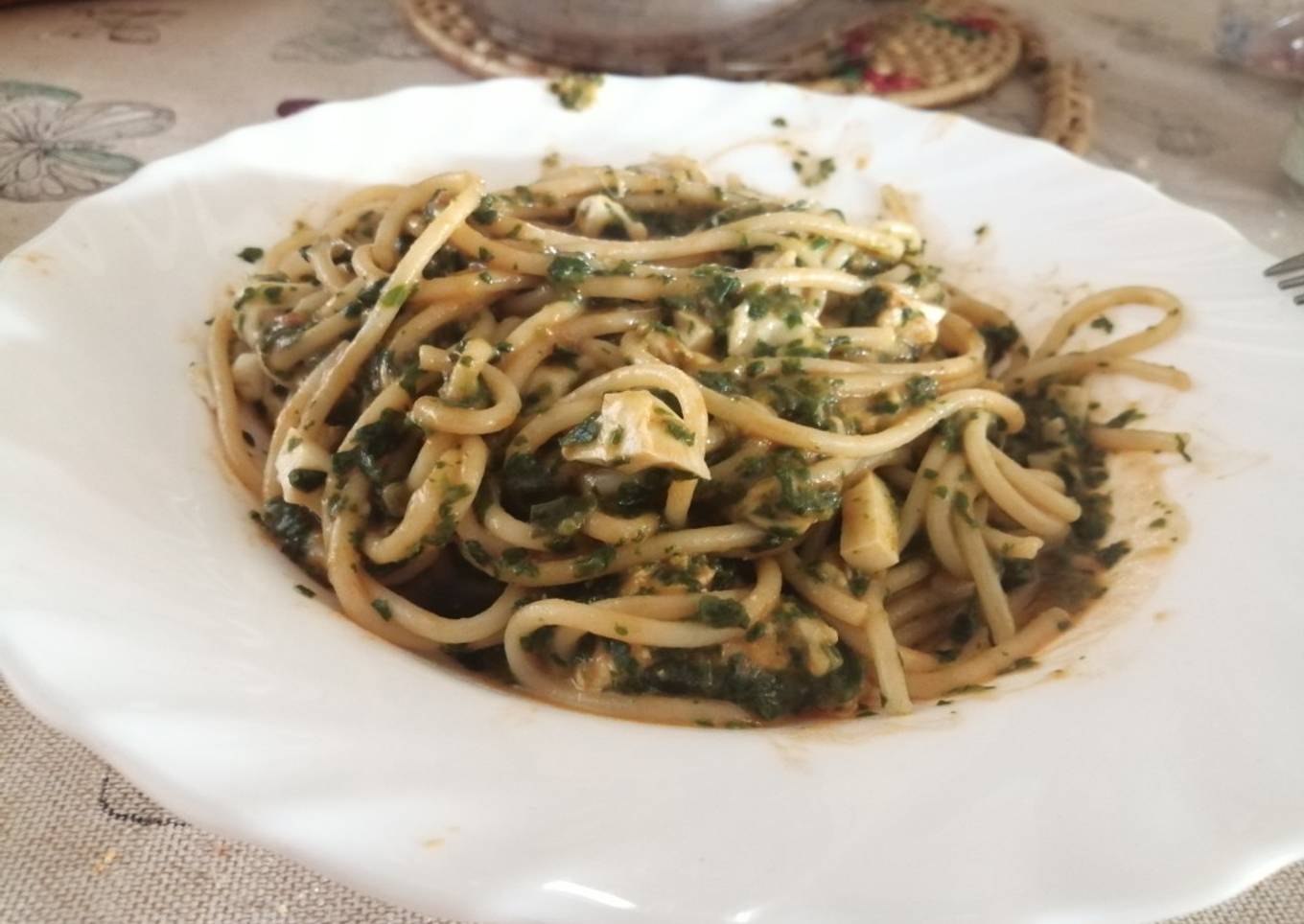 Espaguetis con espinacas y pollo