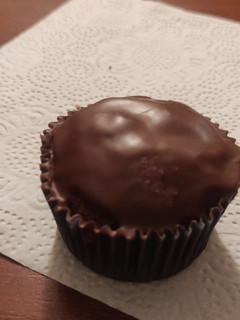 Una foto de Muffins de plátano, chocolate y harina integral