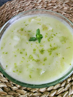 Una foto de Sopa fría de melón y piña