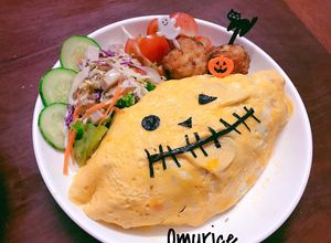 Hình của món Cơm cuộn trứng Nhật phong cách Halloween.