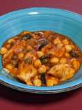 Wok de pulpo con garbanzos alla puttanesca