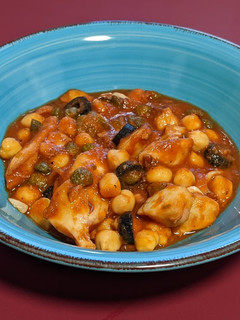 Una foto de Wok de pulpo con garbanzos alla puttanesca