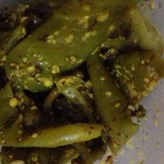 A picture of Mirch ka pickle.