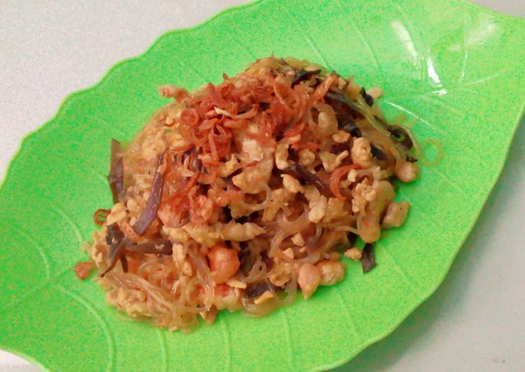 Langkah Mudah untuk Menyiapkan Suun goreng jamur yang Enak