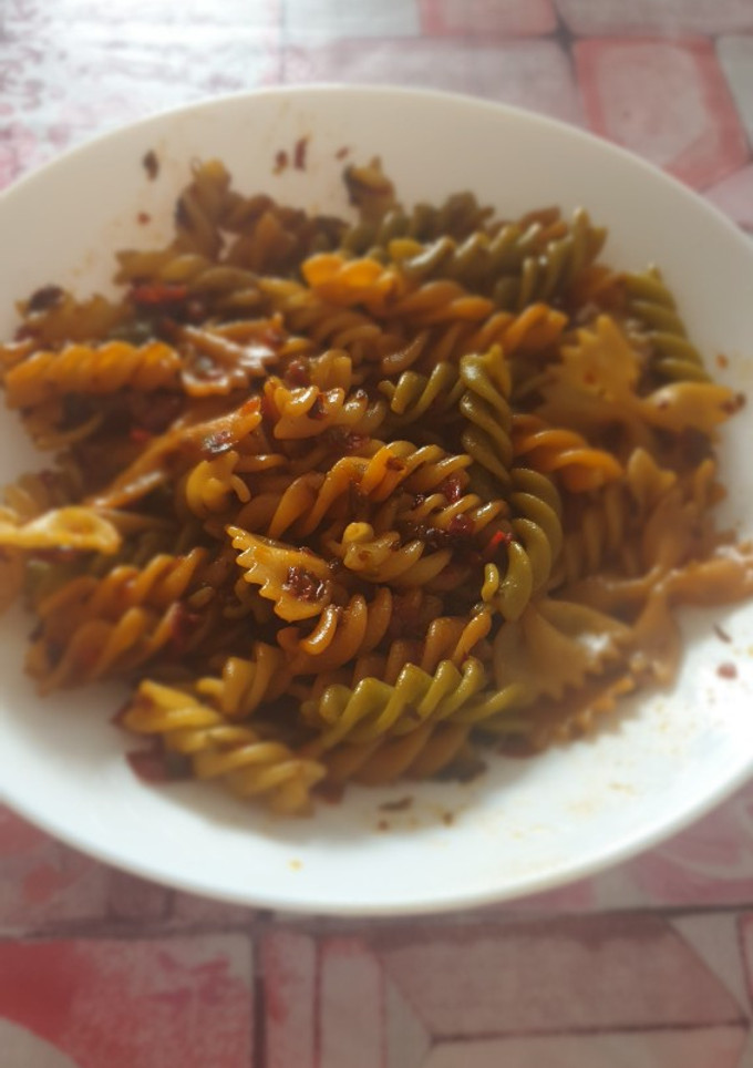 Una foto de Espirales con salteado de verduras