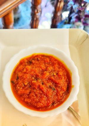 टमाटर की चटपटी चटनी (Tamatar ki chutpati chutney recipe in hindi) रेसिपी मुख्य फोटो