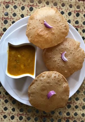A picture of Aloo Puri.