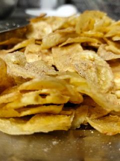 केरल स्पेशल कच्चे केले के चिप्स(kerala special kachhe kele ke chips recipe in hindi) रेसिपी मुख्य फोटो