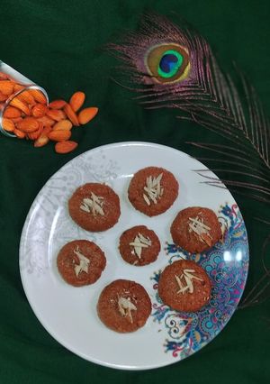 થાબડી પેંડા(Thhabdi penda recipe in gujarati) રેસીપી મુખ્ય ફોટો