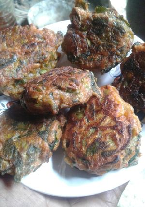 হিংচে শাকের পকোড়া (hingche shaker pokoda recipe in bengali) রেসিপির প্রধান ছবি
