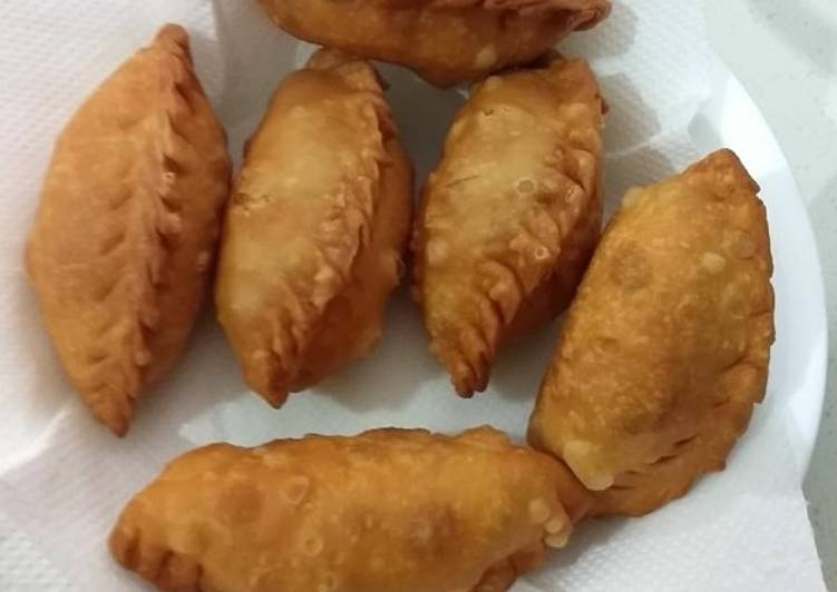 Langkah Mudah untuk Membuat Pastel Goreng yang Lezat