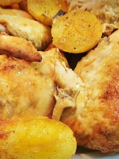 Una foto de Pollo entero asado al horno
