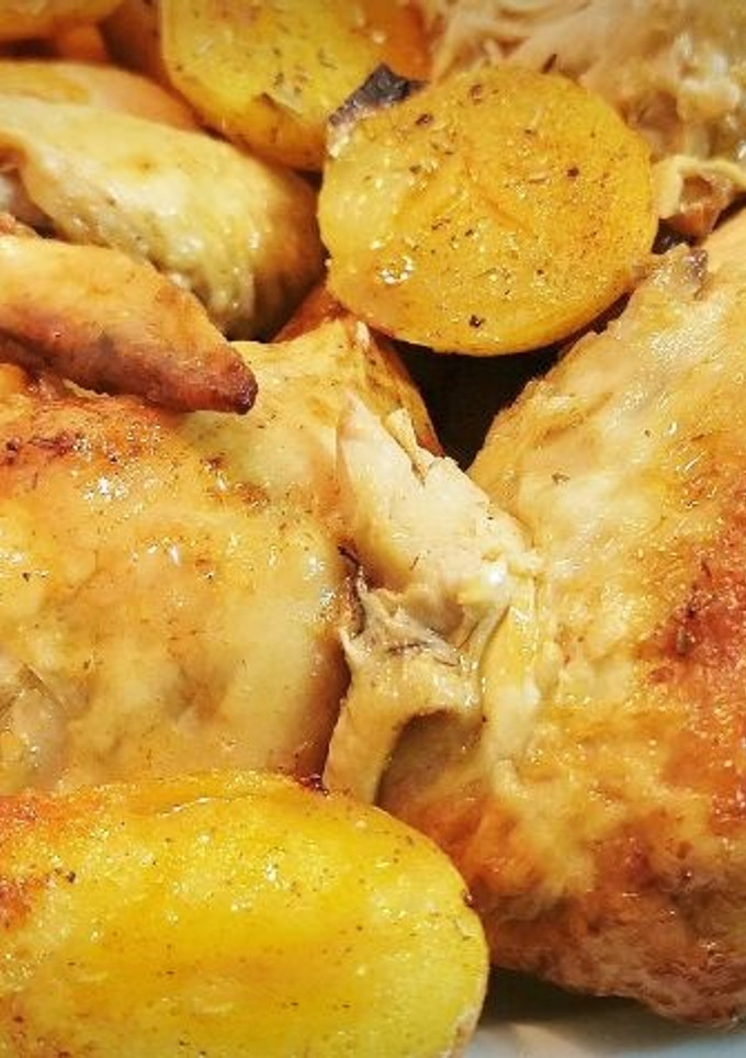 Una foto de Pollo entero asado al horno