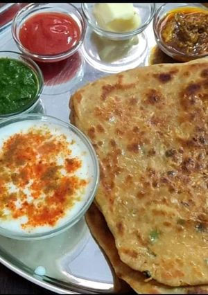 आलू प्याज़ का पराठा (aloo pyaz ka paratha recipe in Hindi) रेसिपी मुख्य फोटो