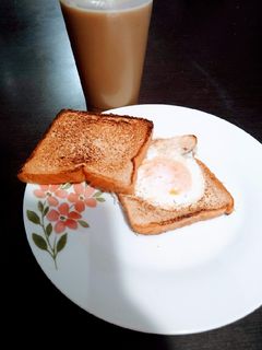 Una foto de Huevo estrellado en pan