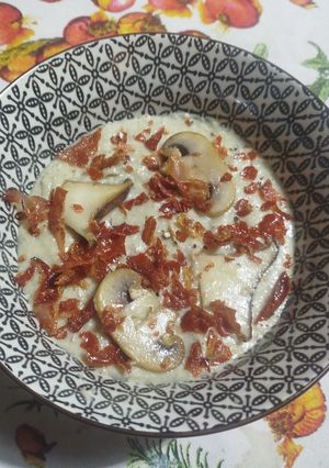Foto di Vellutata di Funghi con Patate Rosse e Briciole di Speck Croccante