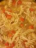 Caldo de pollo sopa y verduras