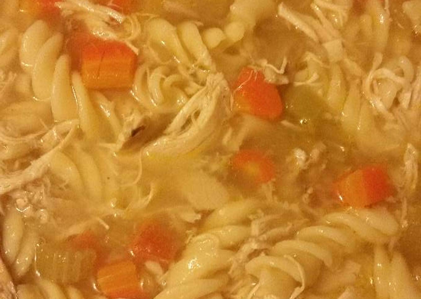 Caldo de pollo sopa y verduras