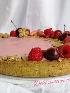 Foto di Crostata pistacchio e lamponi senza glutine