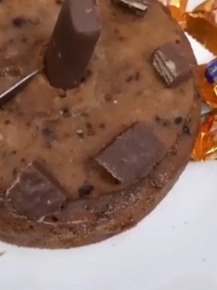 बिना ओवन के बिस्कुट केक (Bina oven ke biscuit cake recipe in Hindi) रेसिपी मुख्य फोटो