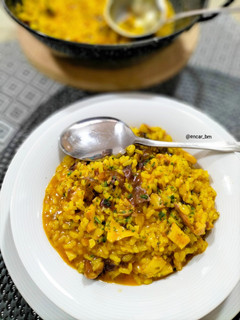 Una foto de Arroz meloso de pota al ajillo con alga dulce