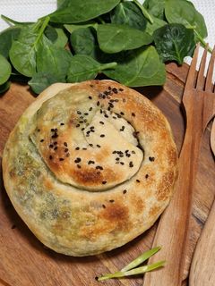 Medvehagymás, túrós burek (vegán) recept fotója