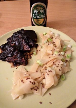 Une photo de Tofu laqué à l'orange et au miso