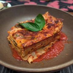 A picture of Traditional Lasagna.