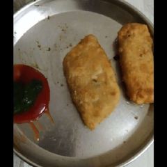 A picture of Bread pakoda.