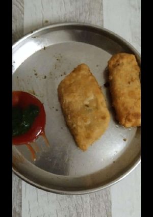 A picture of Bread pakoda.