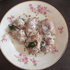 A picture of Curd Vada /Dahi Vada.