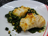 Bacalao con espinacas y piñones