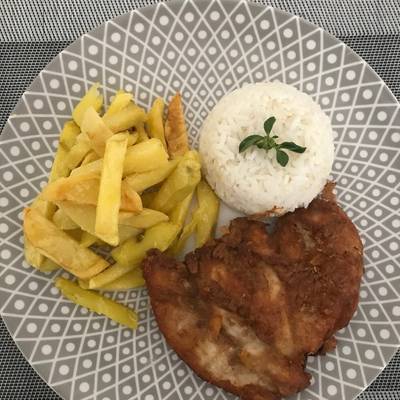 Chicharrón Pechuga de Pollo con Papas Fritas y Arroz Blanco a lo Carmelita Receta  de Carmen Capella- Cookpad