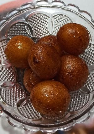 A picture of Gulab jamun.