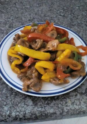 A picture of Gizzards and pepper salad.