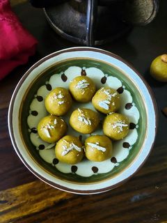 बेसन लड्डू दादी के तरीके से (Besan laddu recipe in hindi) रेसिपी मुख्य फोटो