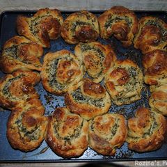 A picture of Garlic-rosemary bread.