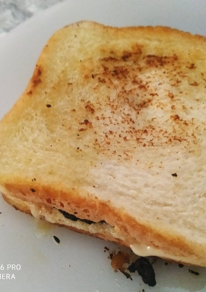 Una foto de Sándwich de filetes adobados de lomo a la plancha con queso